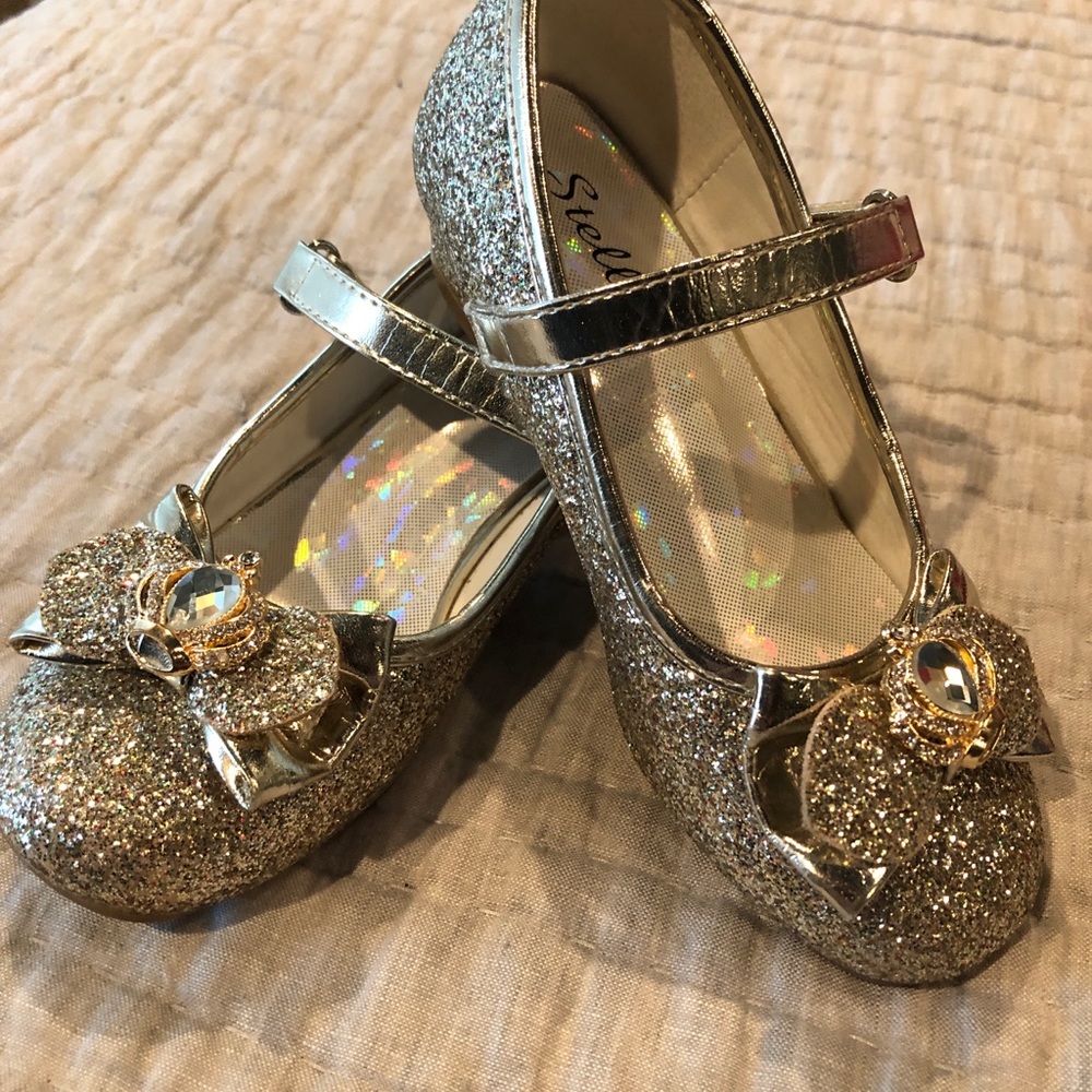 ⭐️Gold Sparkly Stelle Party Shoes. Size 11⭐️